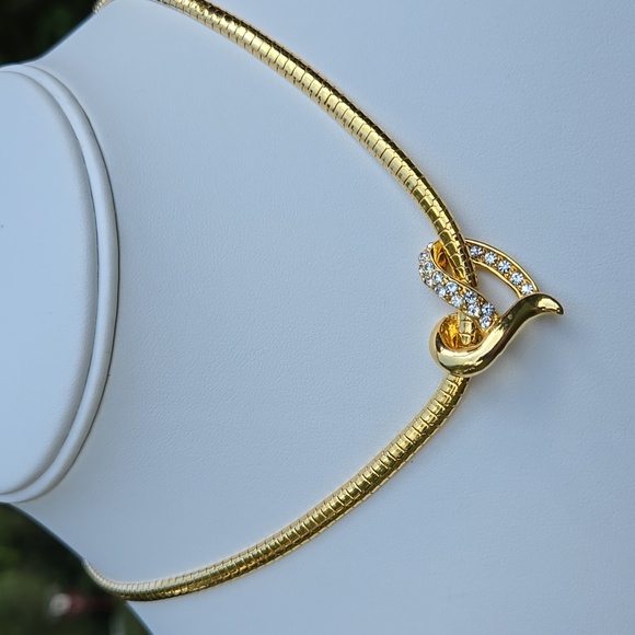 Avon Vlegant Gold Tone Heart Rehnistones Collar Necklace - Picture 16 of 17
